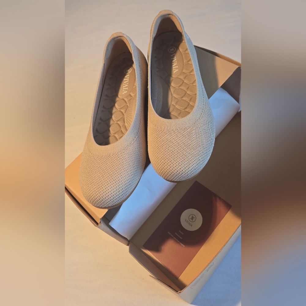 VIVAIA Water-Repellent‎ Round-Toe Walking Flats (Claire Walker